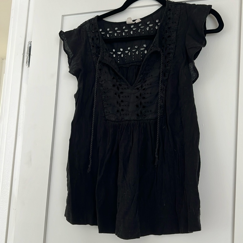 GAP Black Eyelet Top | S